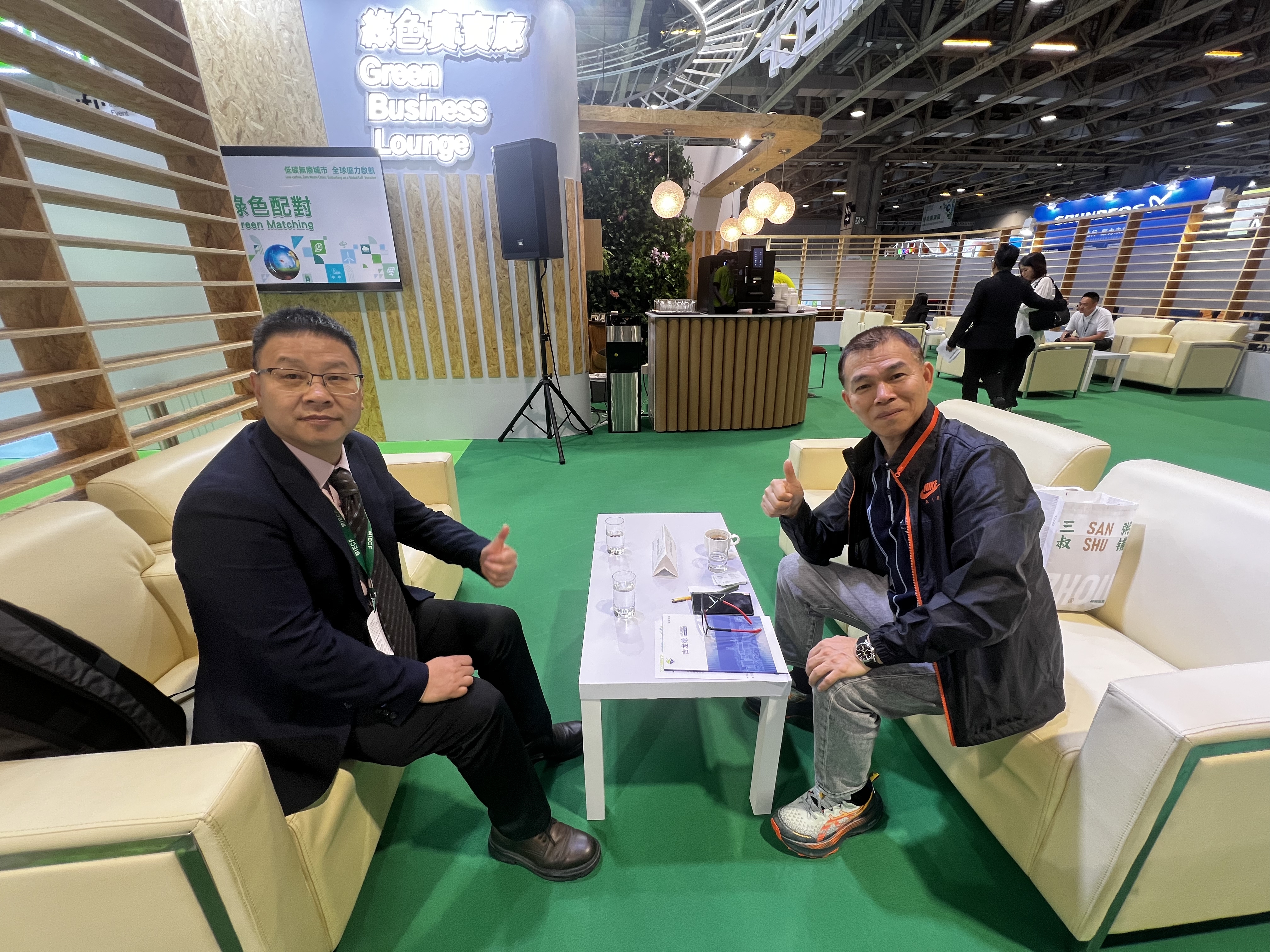 HKDE 與吉龍德團隊於 MIECF 展位現場花絮